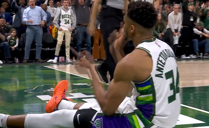  字母哥暴扣统治禁区，雄鹿碾压公牛取连胜