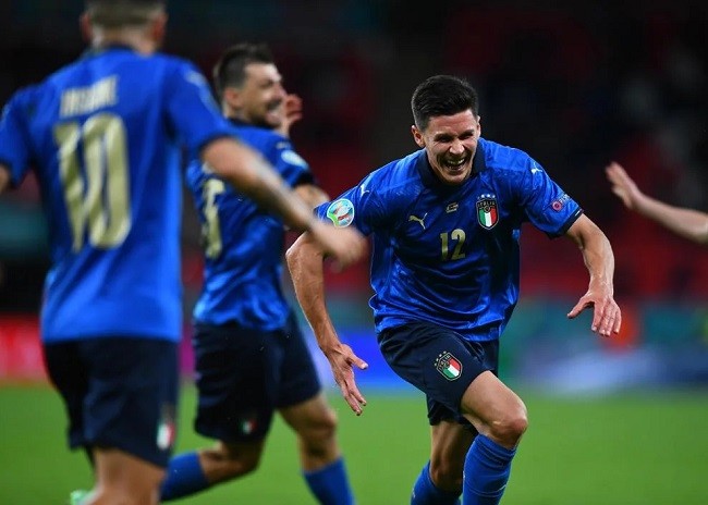  佛罗伦萨防线固若金汤,零封对手展现防守艺术