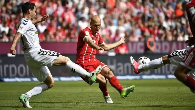 弗赖堡边路传中精准制导,德甲地面渗透遭遇顽强抵抗